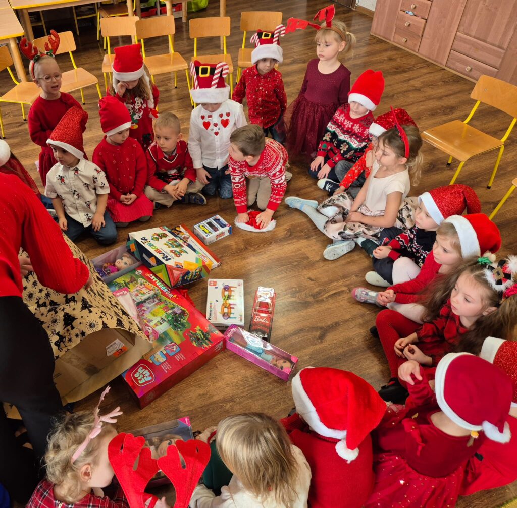 Wizyta Świętego Mikołaja w grupie "Wiewiórki".