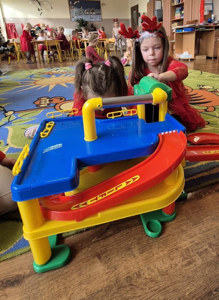 Wizyta Świętego Mikołaja w grupie "Wiewiórki".