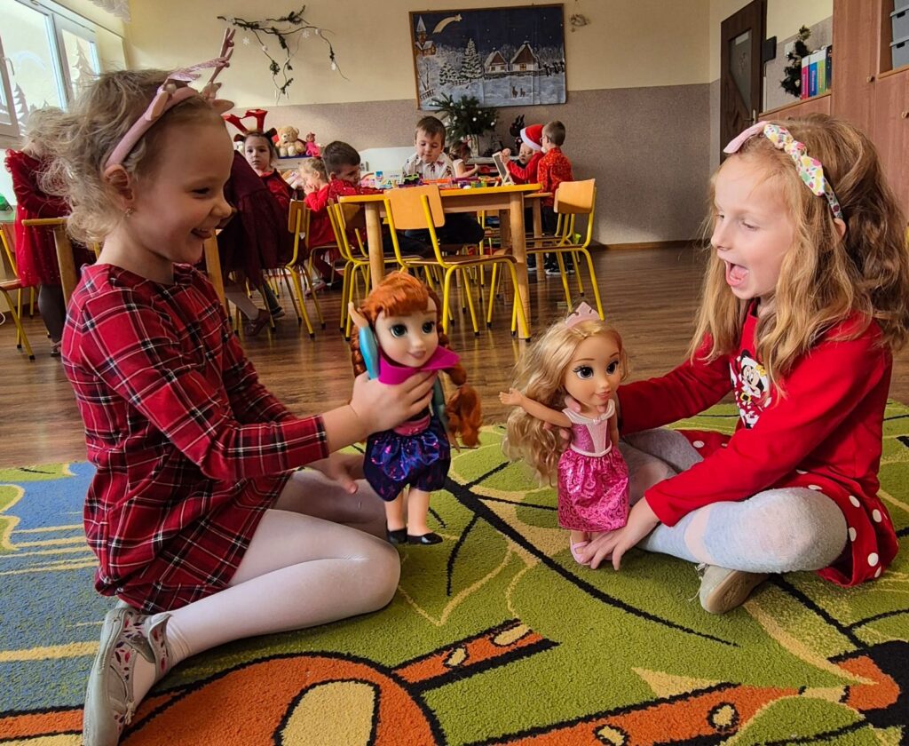 Wizyta Świętego Mikołaja w grupie "Wiewiórki".