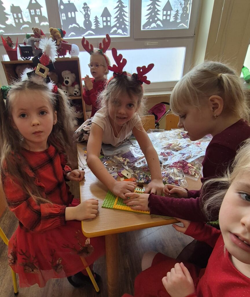 Wizyta Świętego Mikołaja w grupie "Wiewiórki".