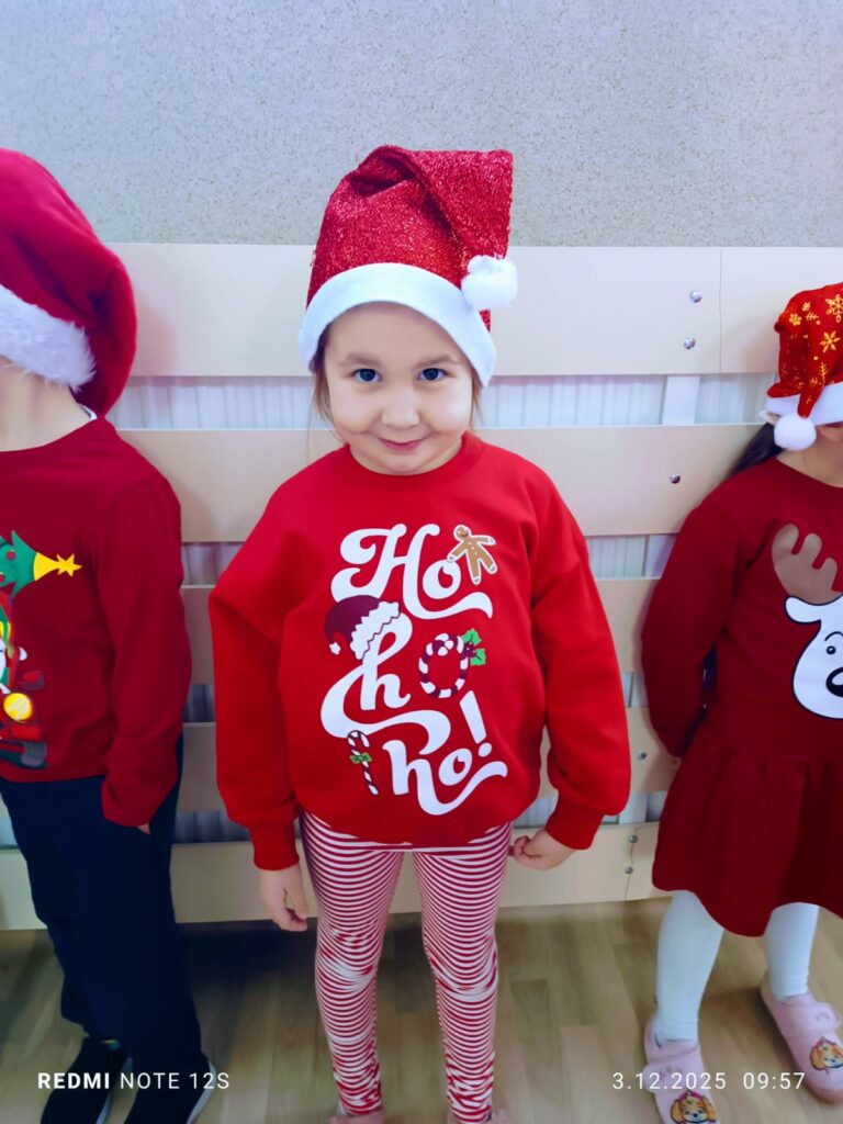 Wyścigi Mikołajów w grupie "Motylki".