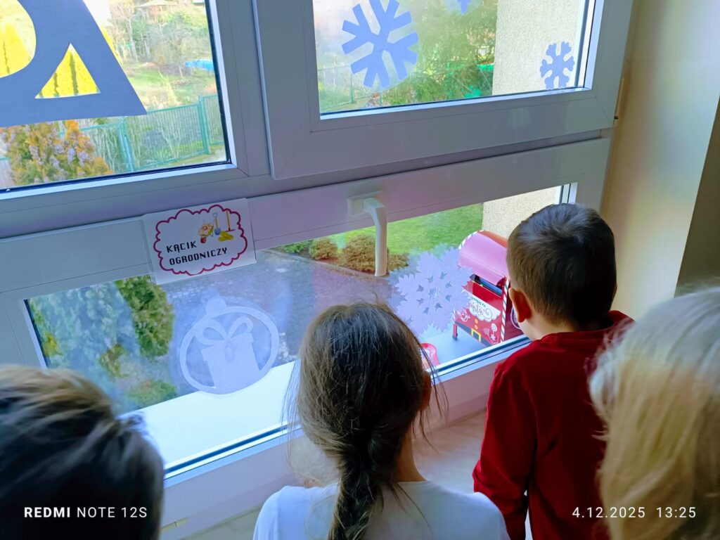 Przygotowania do przybycia Świętego Mikołaja. Grupa "Motylki".