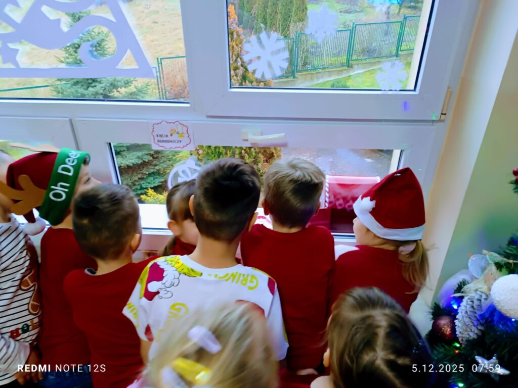 Przygotowania do przybycia Świętego Mikołaja. Grupa "Motylki".