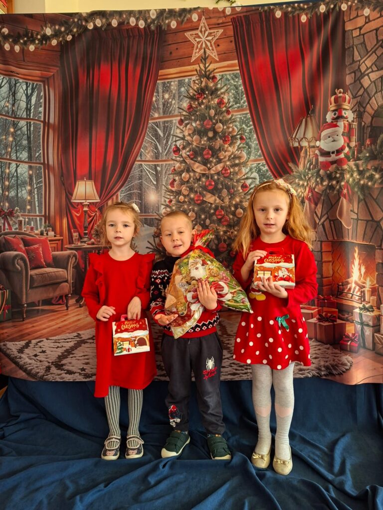 Wizyta Świętego Mikołaja w grupie "Wiewiórki".