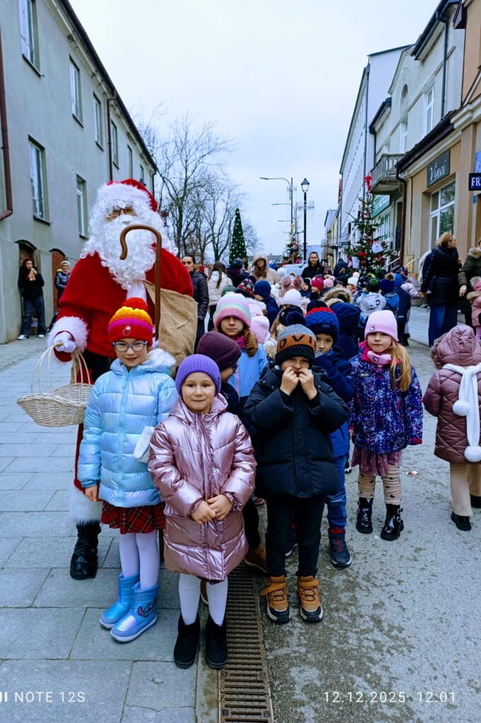 Udział Publicznego Przedszkola Nr 2 w Busku-Zdroju w XI edycji konkursu „Ubierzmy razem choinkę”.