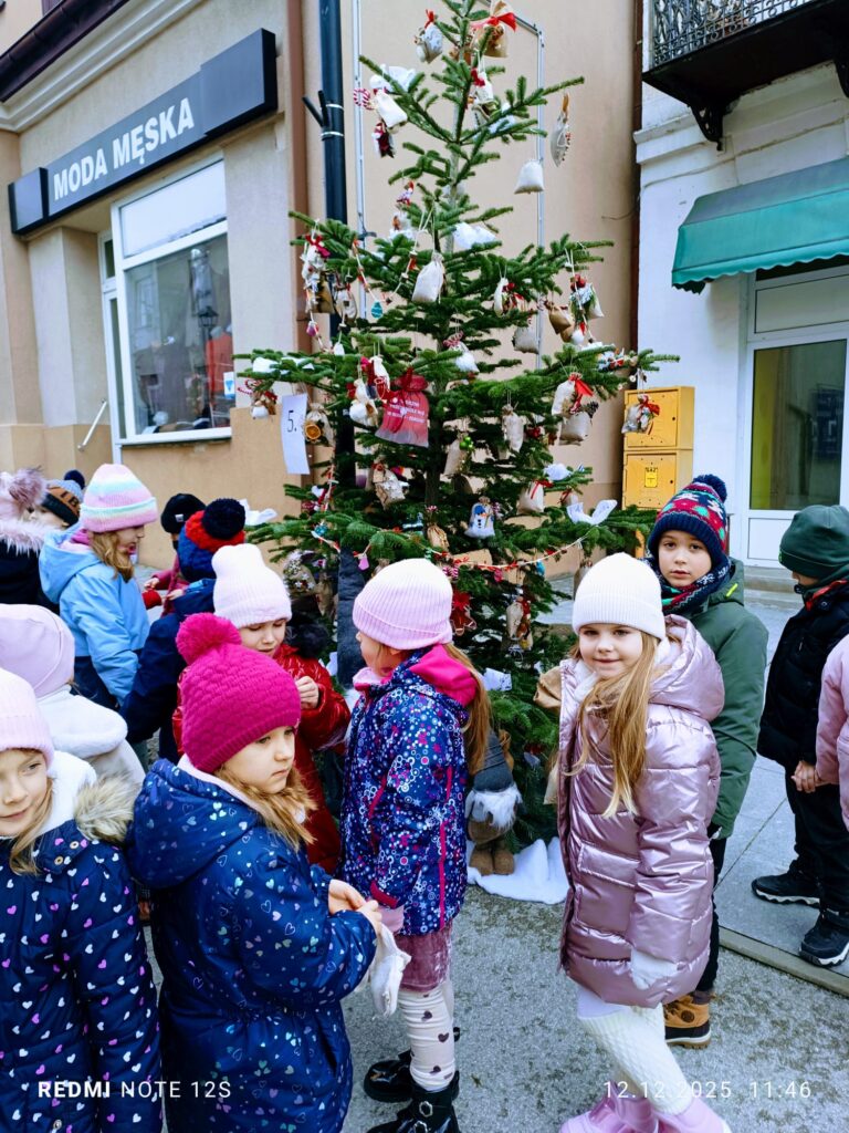 Udział w XI edycji konkursu "Ubierzmy razem choinkę".