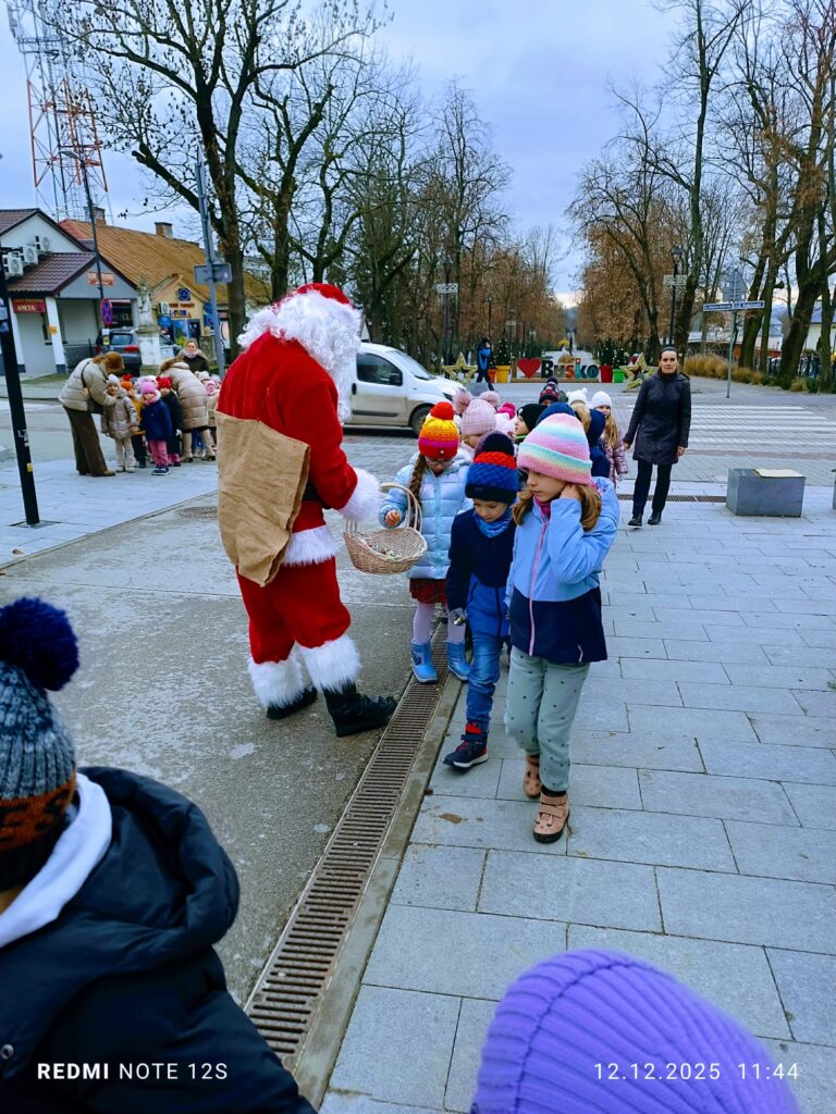 Udział w XI edycji konkursu "Ubierzmy razem choinkę".