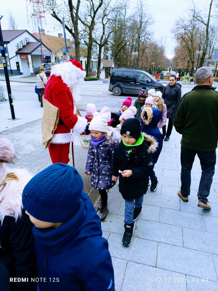 Udział w XI edycji konkursu "Ubierzmy razem choinkę".