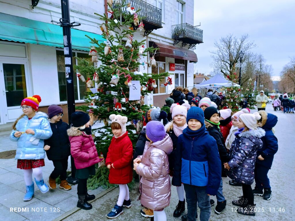 Udział w XI edycji konkursu "Ubierzmy razem choinkę".