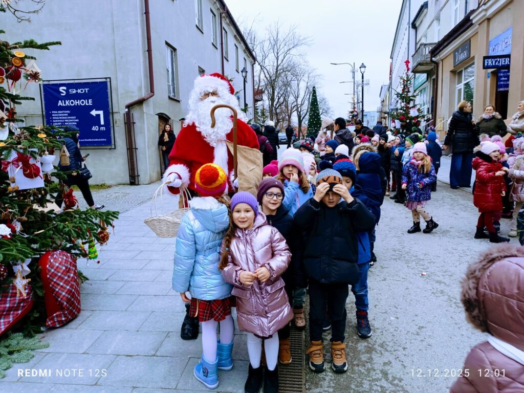 Udział w XI edycji konkursu "Ubierzmy razem choinkę".