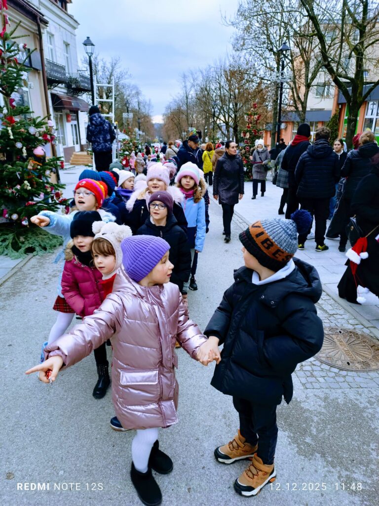 Udział w XI edycji konkursu "Ubierzmy razem choinkę".