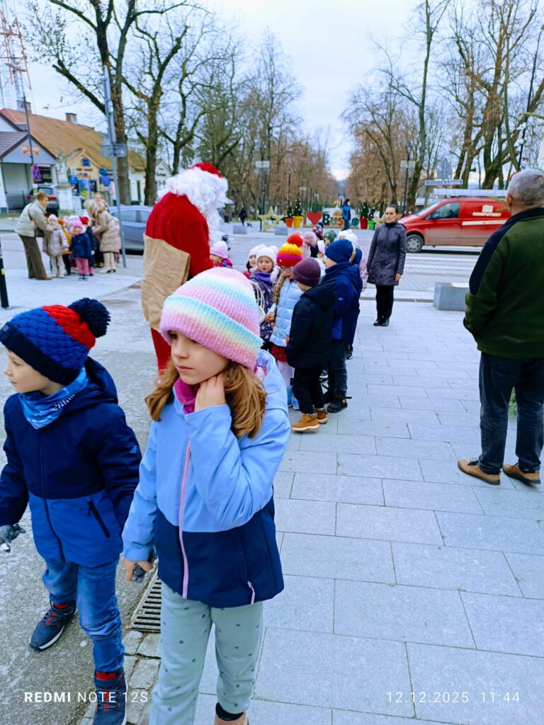 Udział w XI edycji konkursu "Ubierzmy razem choinkę".