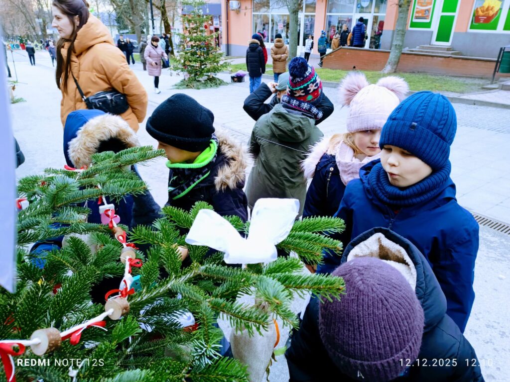Udział w XI edycji konkursu "Ubierzmy razem choinkę".