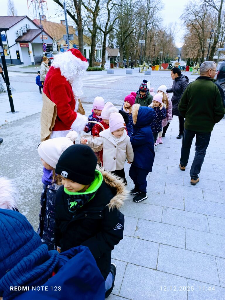 Udział w XI edycji konkursu "Ubierzmy razem choinkę".