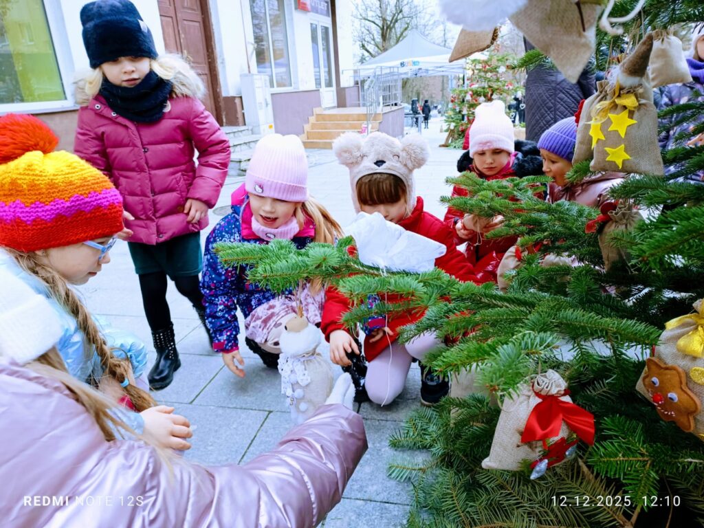 Udział w XI edycji konkursu "Ubierzmy razem choinkę".