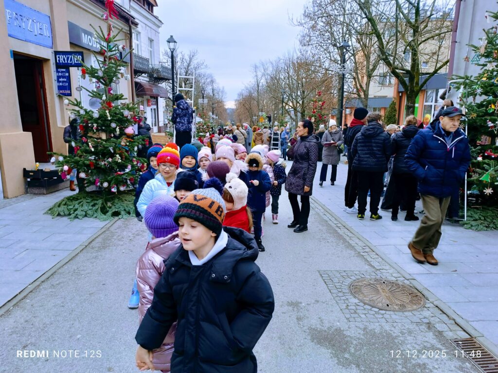 Udział w XI edycji konkursu "Ubierzmy razem choinkę".