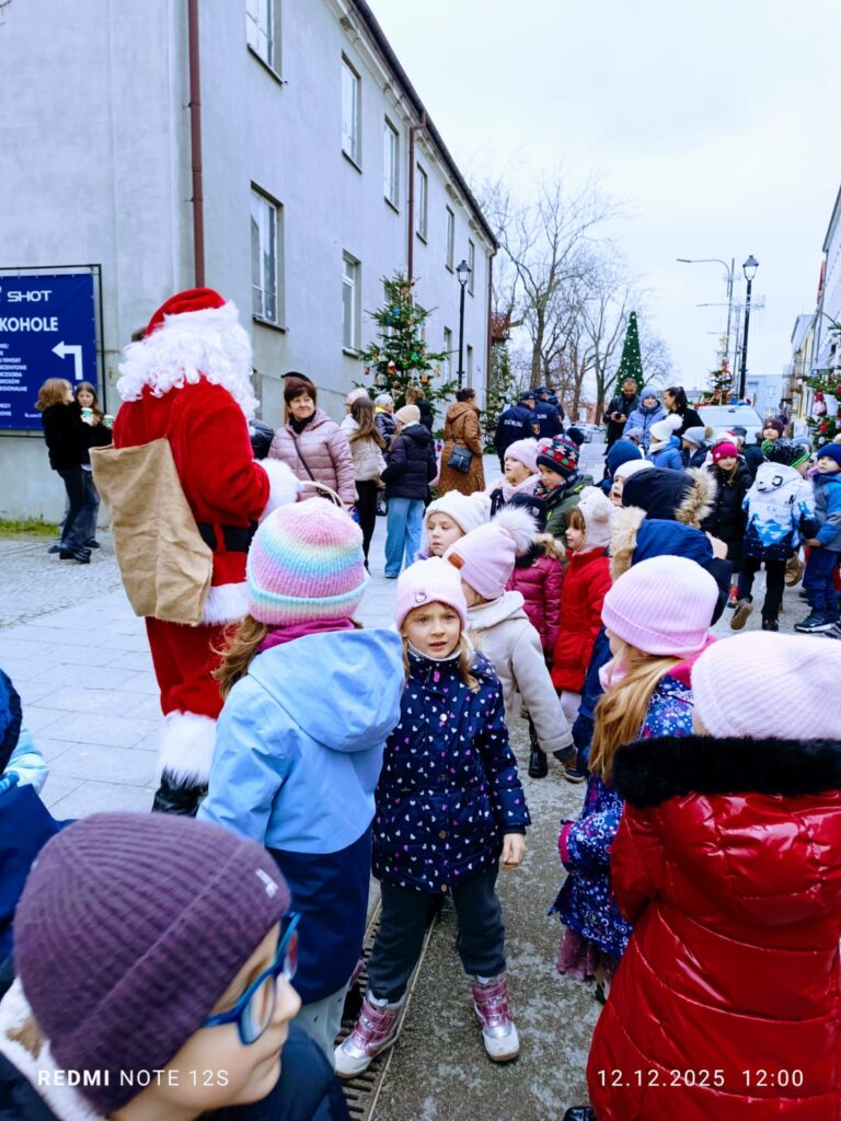 Udział w XI edycji konkursu "Ubierzmy razem choinkę".
