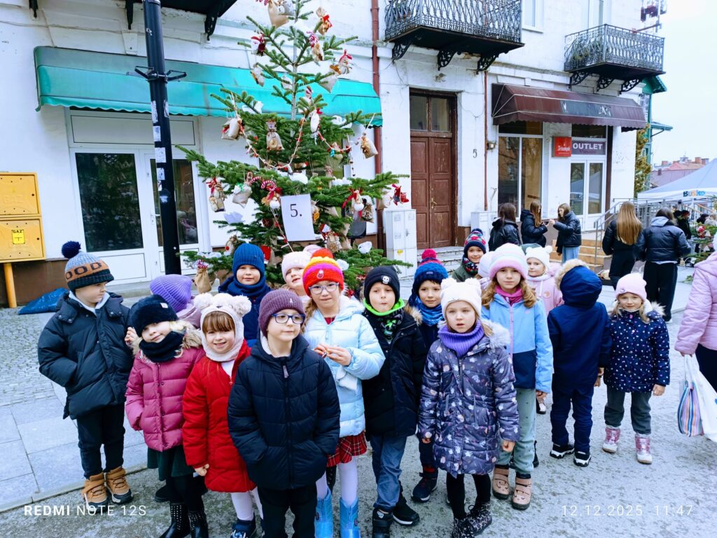 Udział w XI edycji konkursu "Ubierzmy razem choinkę".