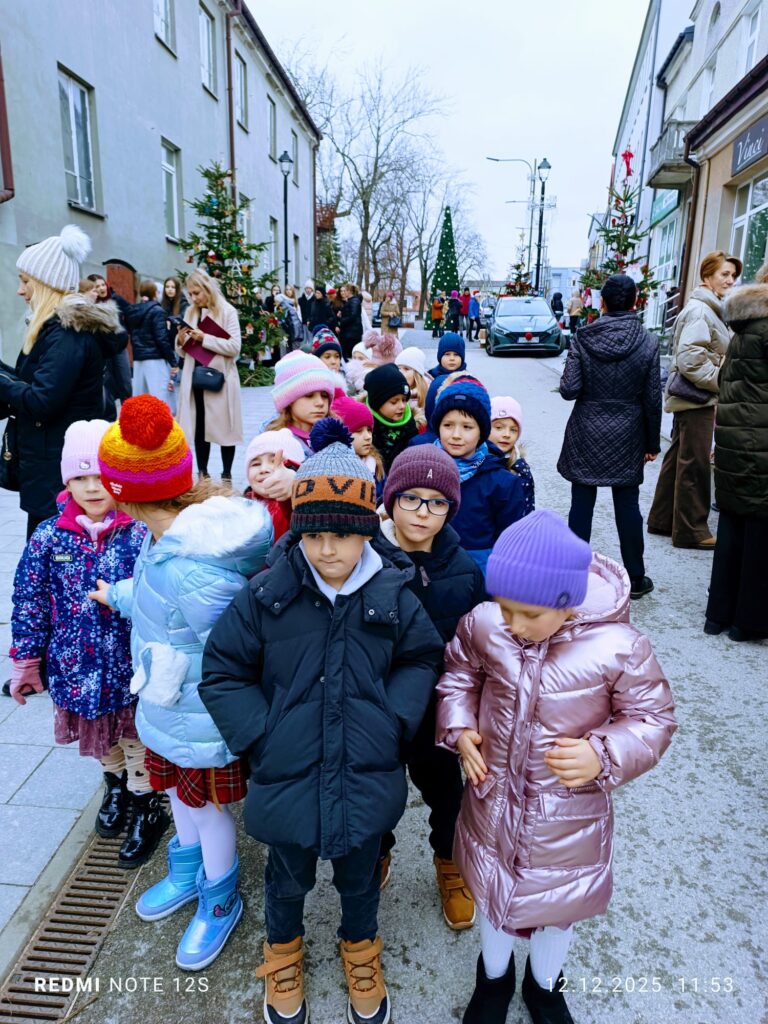 Udział w XI edycji konkursu "Ubierzmy razem choinkę".