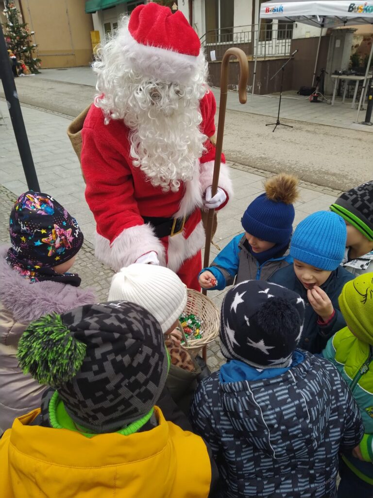 Udział Publicznego Przedszkola Nr 2 w Busku-Zdroju w XI edycji konkursu „Ubierzmy razem choinkę”.