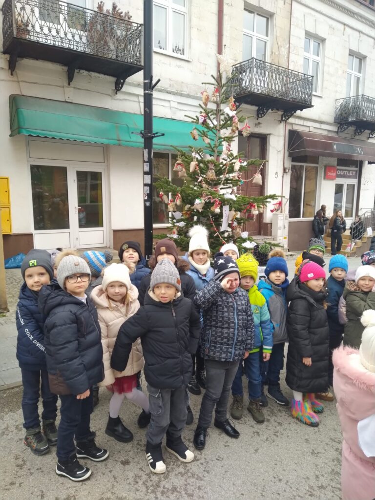 Udział Publicznego Przedszkola Nr 2 w Busku-Zdroju w XI edycji konkursu „Ubierzmy razem choinkę”.