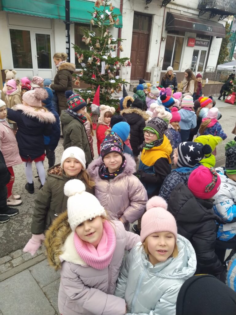 Udział Publicznego Przedszkola Nr 2 w Busku-Zdroju w XI edycji konkursu „Ubierzmy razem choinkę”.