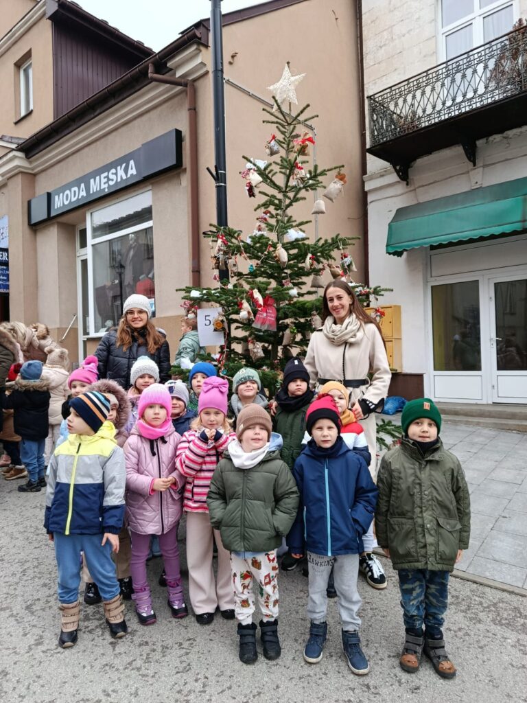 Udział Publicznego Przedszkola Nr 2 w Busku-Zdroju w XI edycji konkursu „Ubierzmy razem choinkę”.