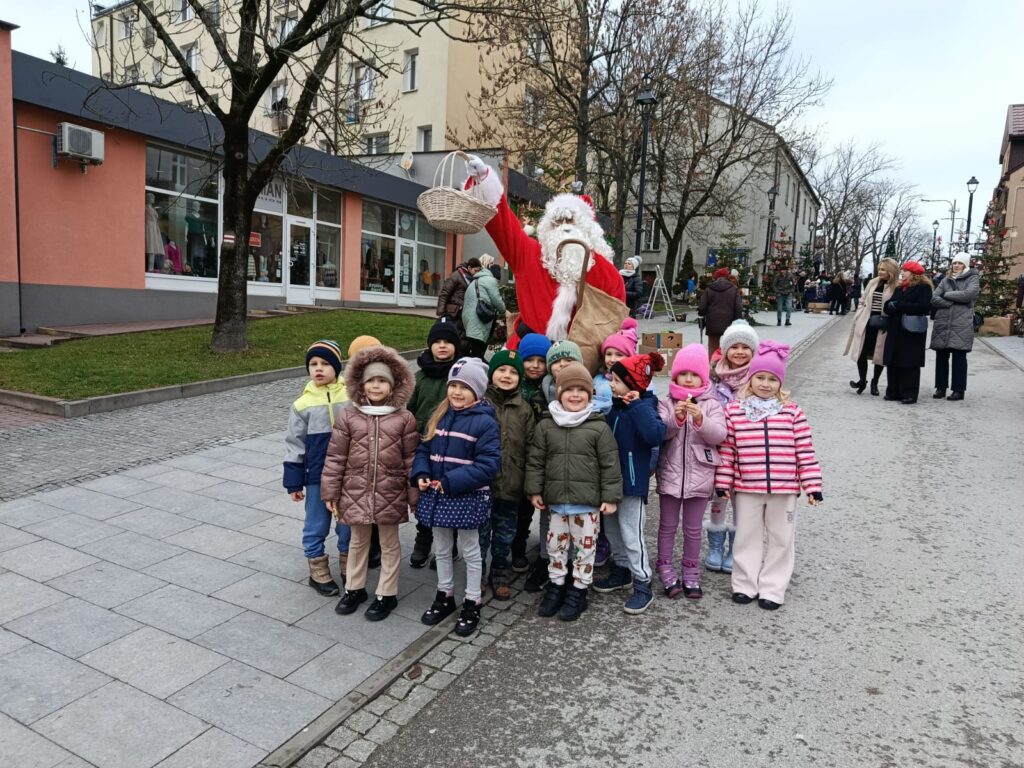 Udział Publicznego Przedszkola Nr 2 w Busku-Zdroju w XI edycji konkursu „Ubierzmy razem choinkę”.