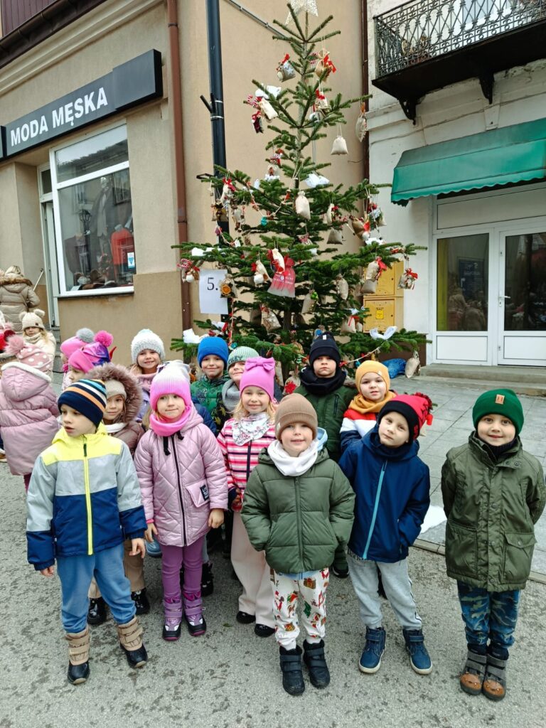 Udział Publicznego Przedszkola Nr 2 w Busku-Zdroju w XI edycji konkursu „Ubierzmy razem choinkę”.