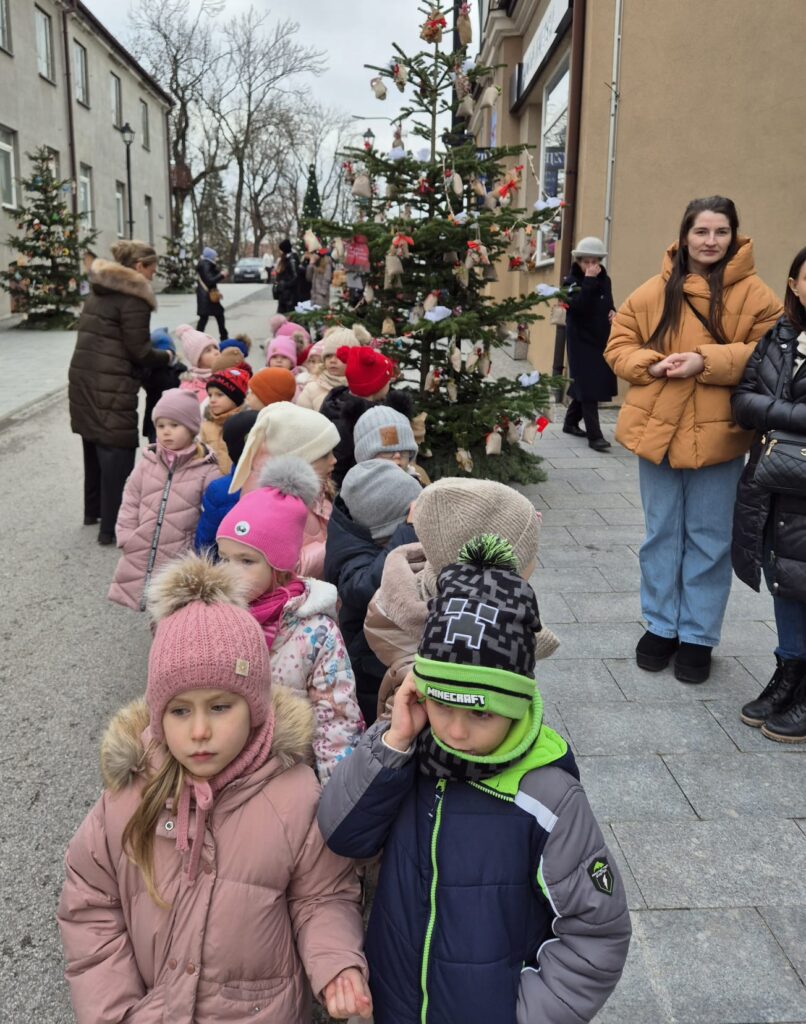Udział Publicznego Przedszkola Nr 2 w Busku-Zdroju w XI edycji konkursu „Ubierzmy razem choinkę”.