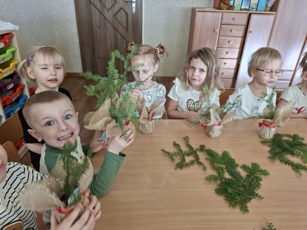Trwają przygotowania do świąt w grupie "Wiewiórki".