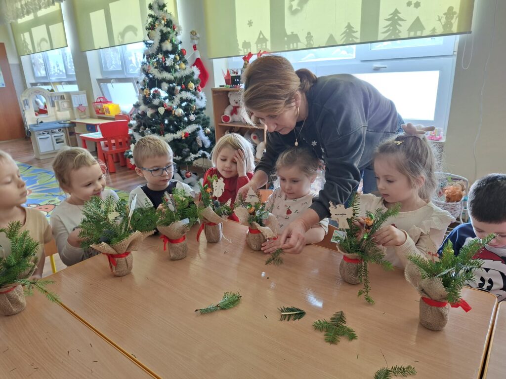 Trwają przygotowania do świąt w grupie "Wiewiórki".