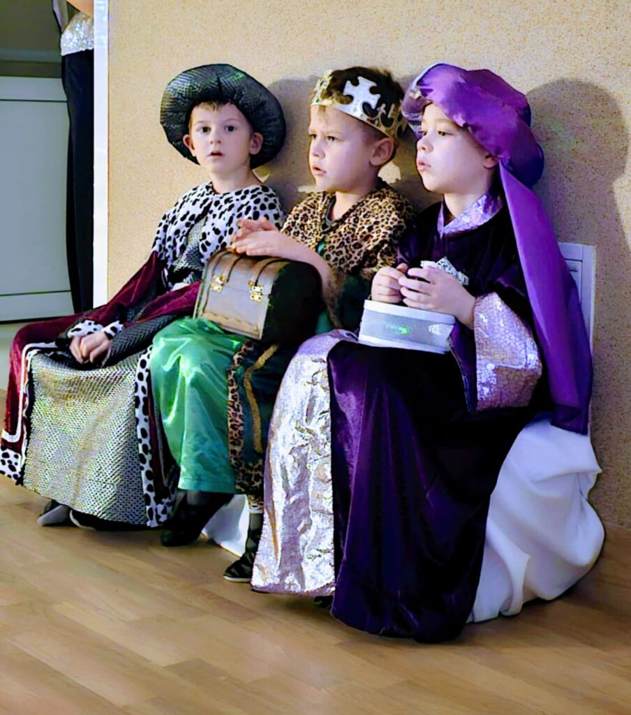 Jasełka Bożonarodzeniowe pt. "Wśród nocnej ciszy" w wykonaniu dzieci z grupy "Motylki".