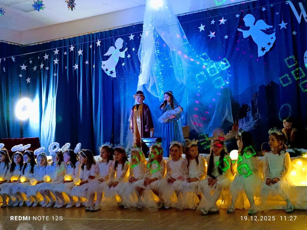 Jasełka Bożonarodzeniowe "Wśród nocnej ciszy" w grupie "Pszczółki".