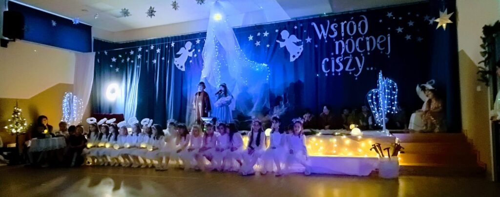 Jasełka Bożonarodzeniowe pt. "Wśród nocnej ciszy" w wykonaniu dzieci z grupy "Motylki".