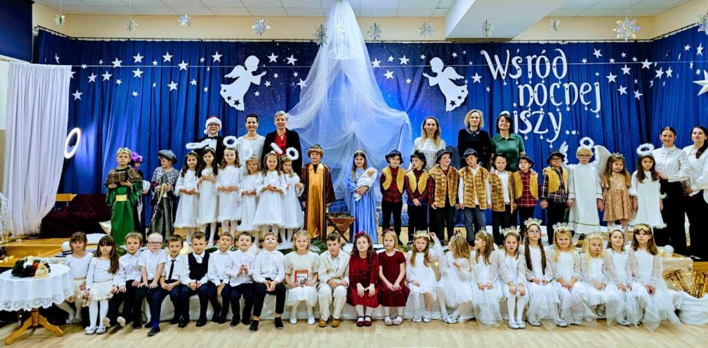 Jasełka Bożonarodzeniowe "Wśród nocnej ciszy" w grupie "Pszczółki".