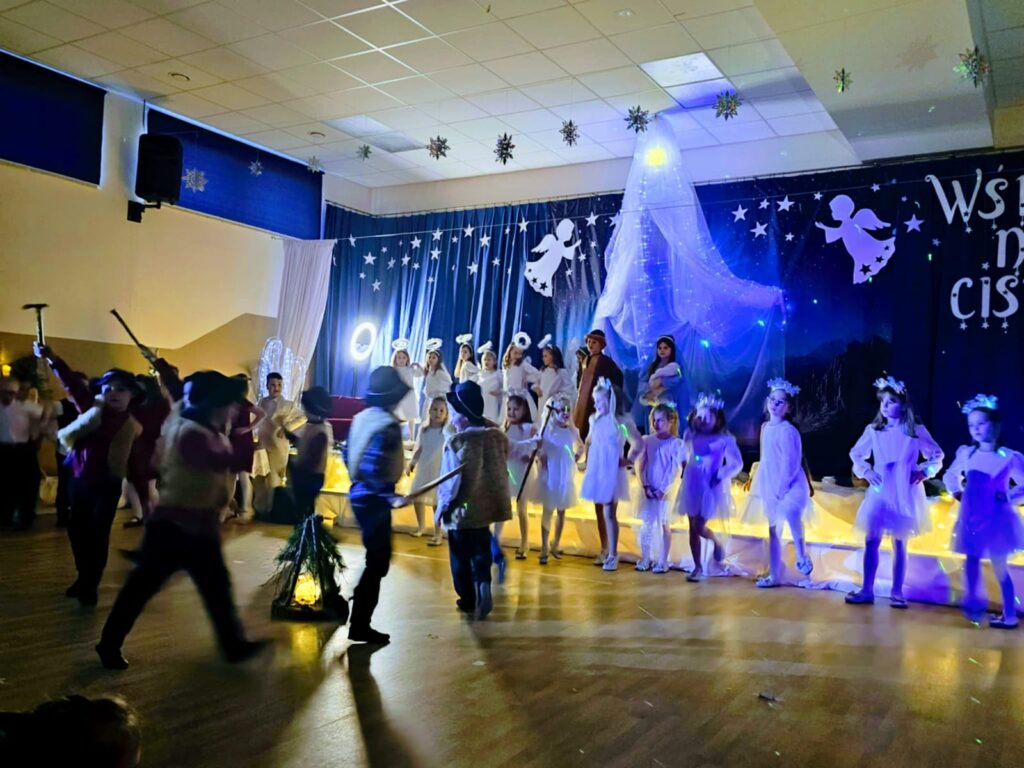 Jasełka Bożonarodzeniowe "Wśród nocnej ciszy" w grupie "Pszczółki".