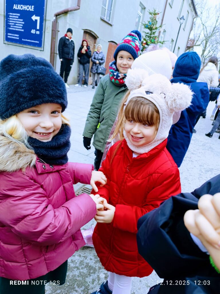Udział w XI edycji konkursu "Ubierzmy razem choinkę".
