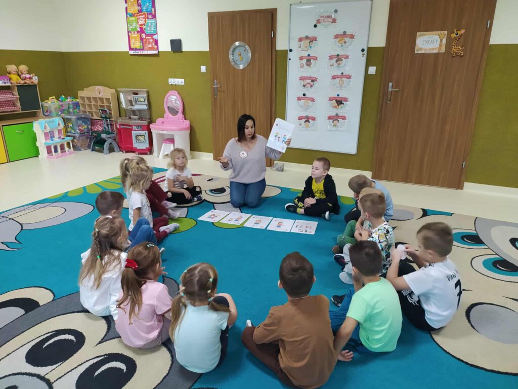 MIĘDZYNARODOWY DZIEŃ PRAW DZIECKA - GRUPA ŻYRAFKI 