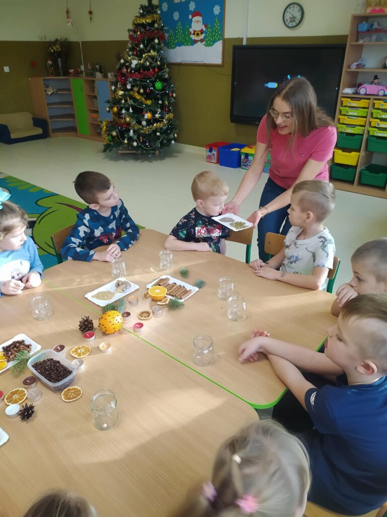 SENSORYKA DLA SMYKA - SŁOICZKI ZAPACHOWE