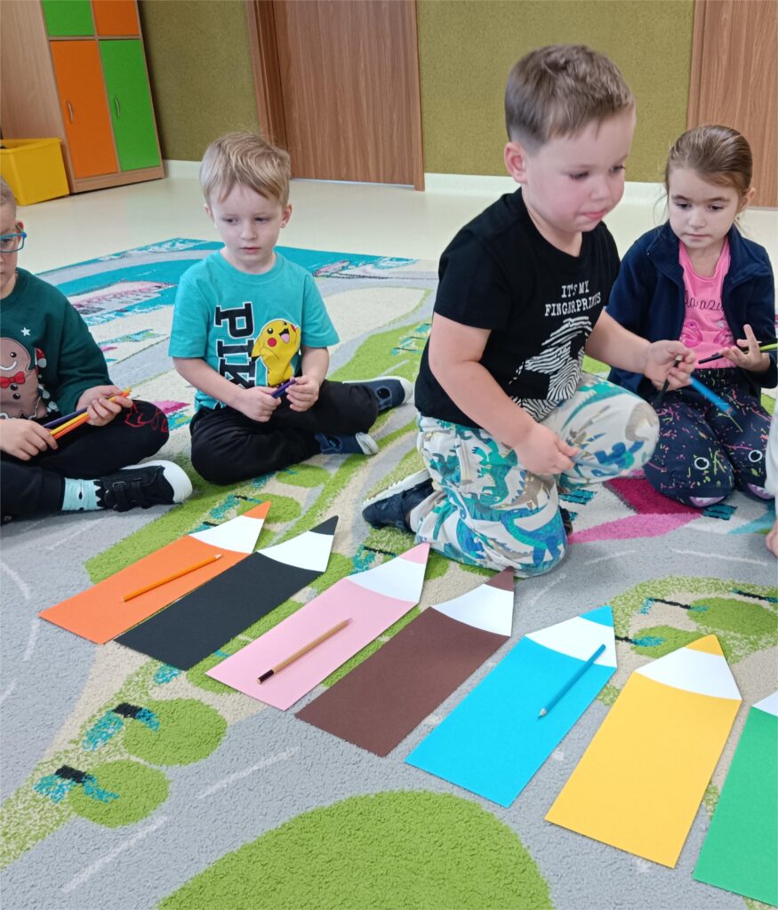 KOLOROWE KREDKI-GRUPA TYGRYSKI