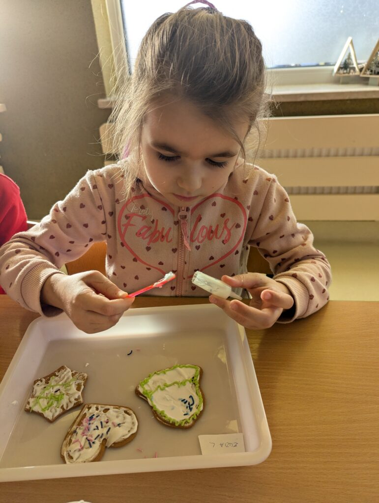 DEKORUJEMY PIERNICZKI - GRUPA TYGRYSKI