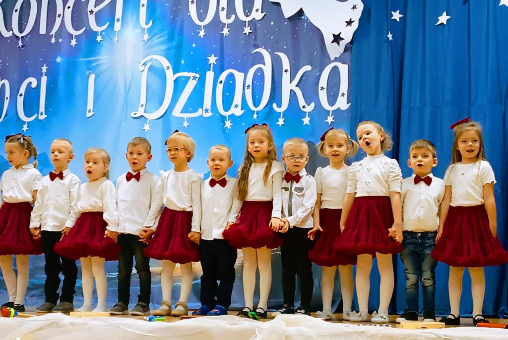 "Koncert dla Babci i Dziadziusia" w grupie "Wiewiórki".