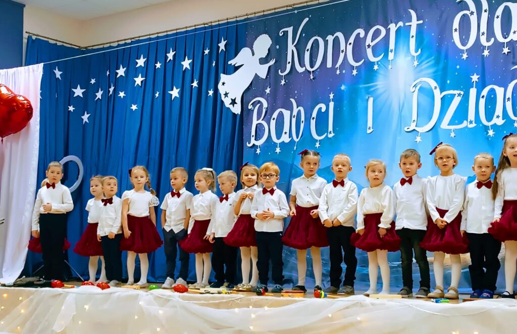 "Koncert dla Babci i Dziadziusia" w grupie "Wiewiórki".