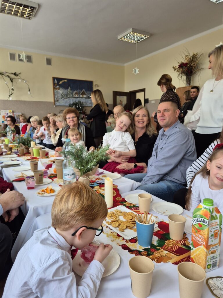 "Koncert dla Babci i Dziadziusia" w grupie "Wiewiórki".