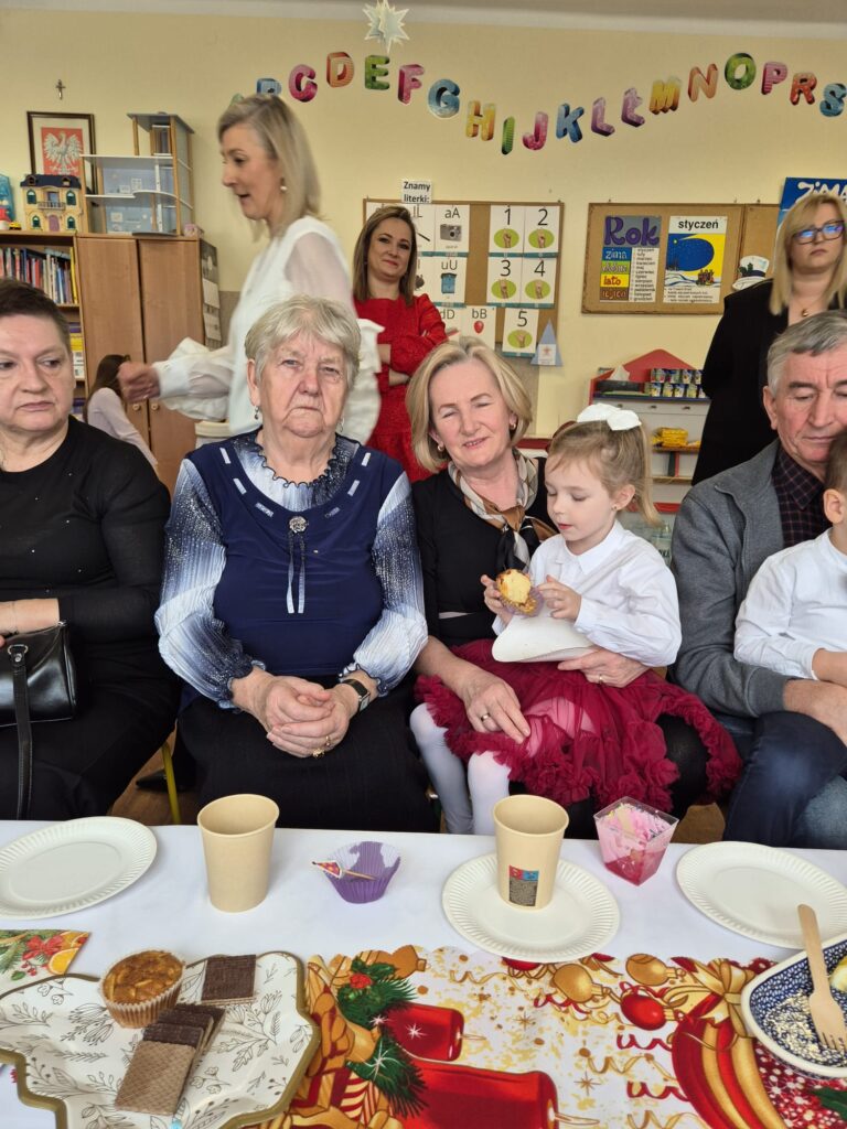 "Koncert dla Babci i Dziadziusia" w grupie "Wiewiórki".