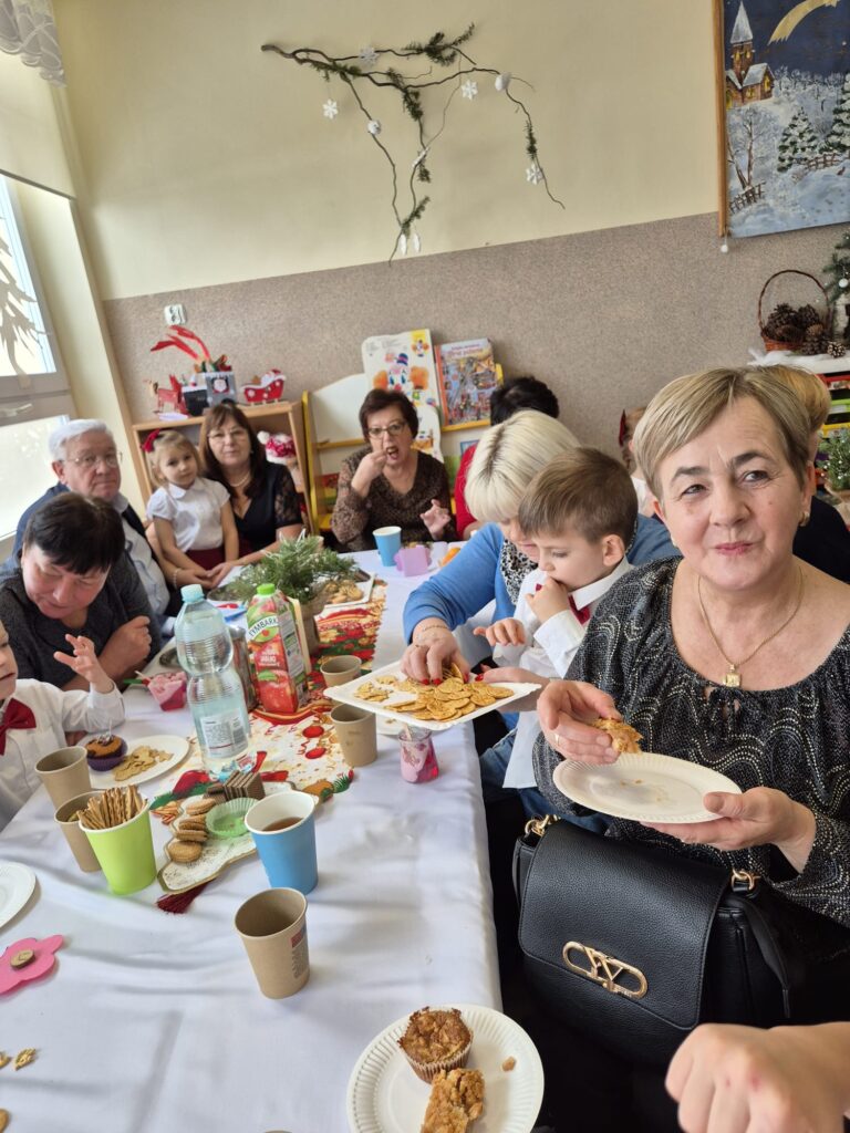 "Koncert dla Babci i Dziadziusia" w grupie "Wiewiórki".