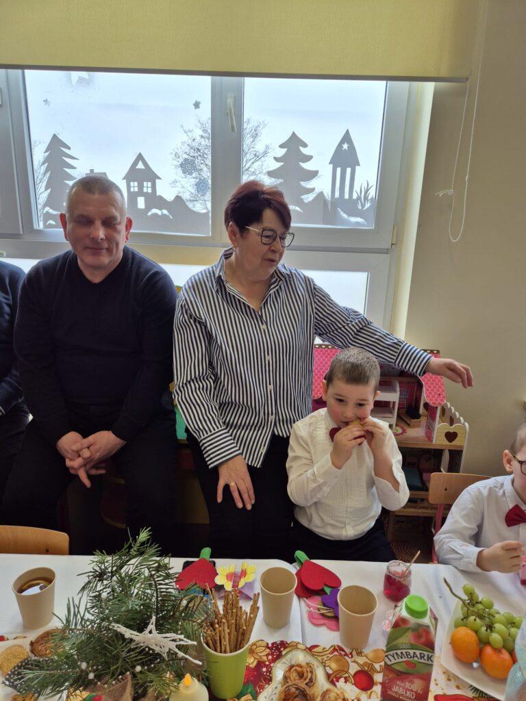 "Koncert dla Babci i Dziadziusia" w grupie "Wiewiórki".