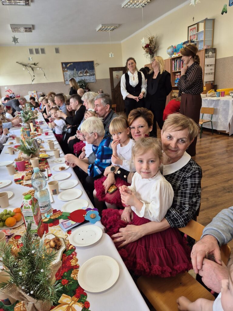 "Koncert dla Babci i Dziadziusia" w grupie "Wiewiórki".