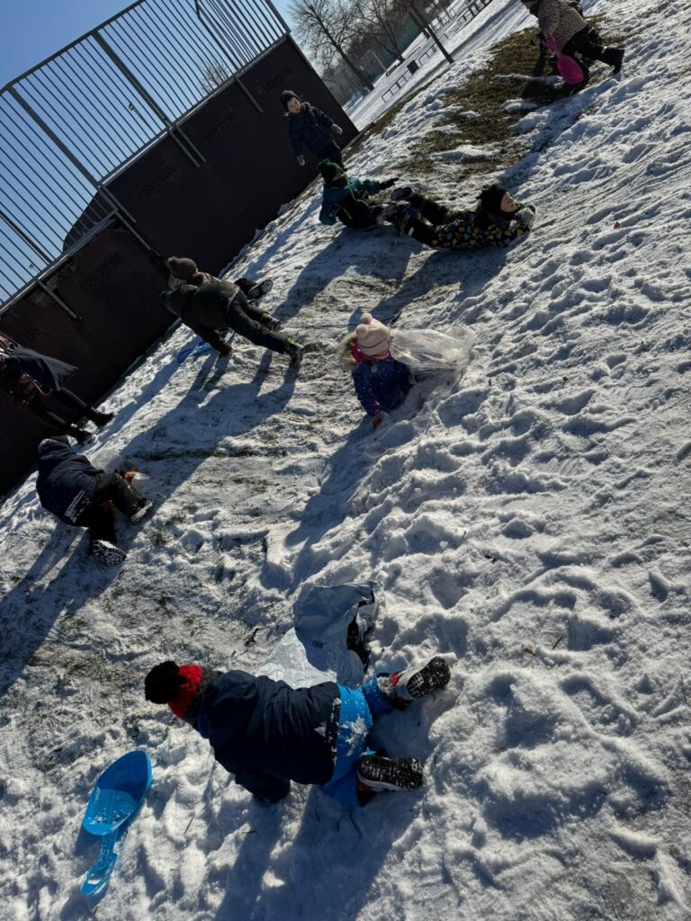 Zimowa Aktywność z "Biedronkami"                                   i "Sówkami".